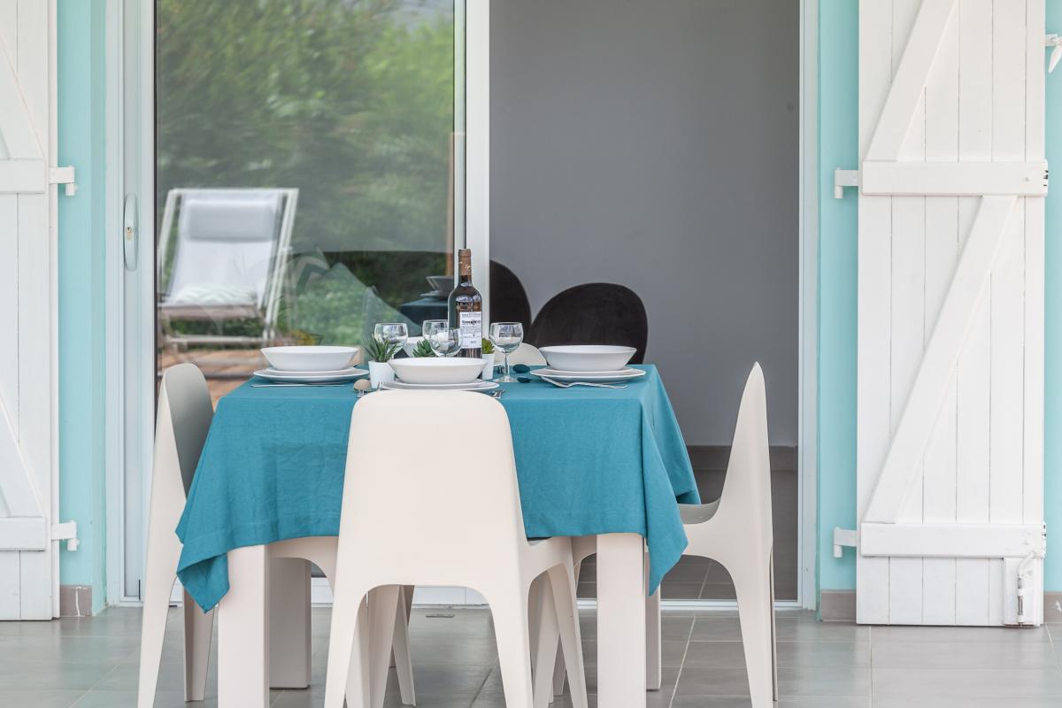 6 Location-villa-piscine-vue-mer-trois-ilets_le-coin-repas